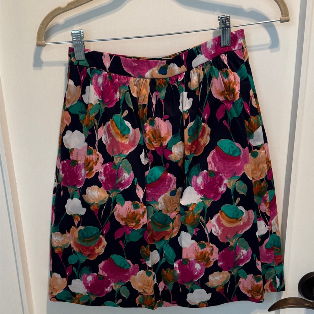 J. Crew NWOT 00Petite skirt with pockets. Beautiful construction and design